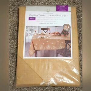 Gingerbread House Tablecloth and Napkin Set